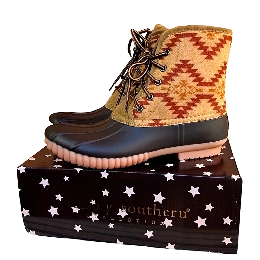 Simply Southern Aztec Print Lace Up Bootie Duck Boot Size 9 New